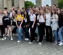 Alle elever samlet foran Brandenburger Tor