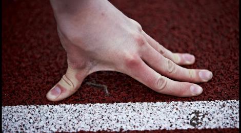 Foto af hånd på startstreg