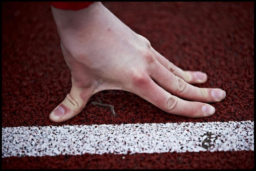Foto af hånd på startstreg