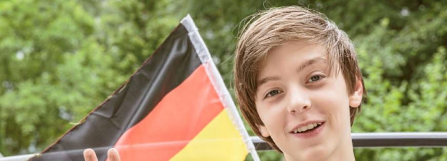dreng med tysk flag
